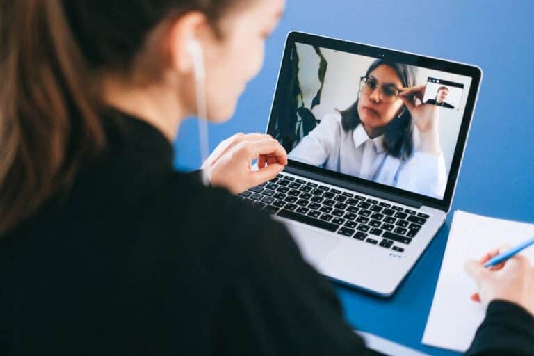 Imagen de Qué revisar antes de comprar una webcam para notebook con tapa delgada