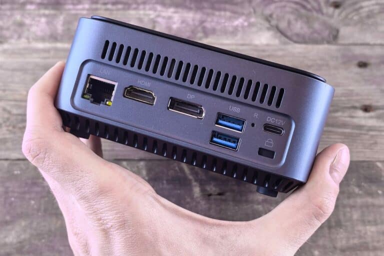 Mini PC compacto con puertos múltiples
