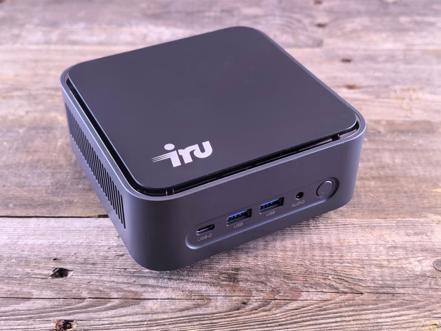 Mini PC compacto con puertos USB-C