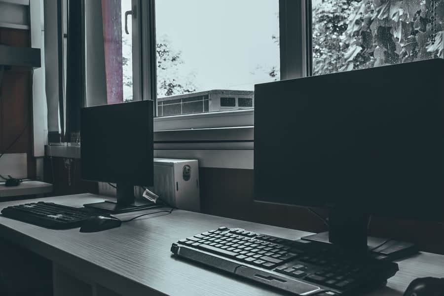 Monitores 2K en entornos de oficina