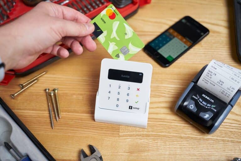 Pago sin contacto con tarjeta y celular
