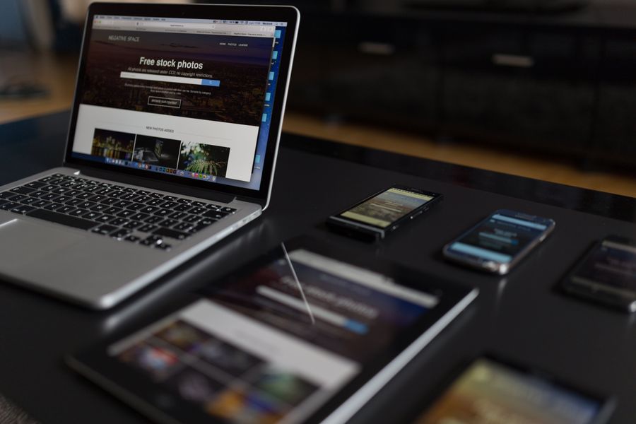Tablet y laptop para trabajo freelance