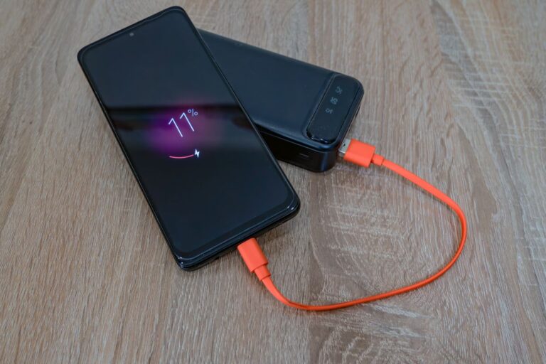 Cómo elegir el cable correcto para tu celular: conector, potencia y certificación